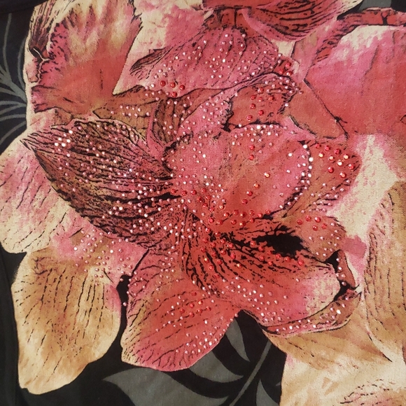 B.L.E.U Sleeveless Blouse - Picture 5 of 5